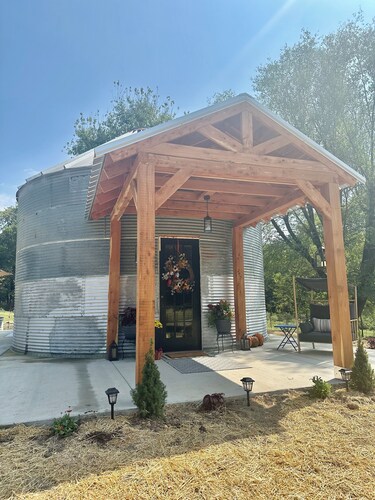 Cozy Grain Bin Silo Home, The Bin at Blueberry Springs Farm in Santa Fe, TN