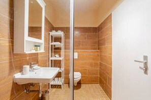 تجهيزات دش، مجففات شعر، مناشف، صابون