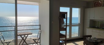 Right in the center: superb apartment facing the sea!
