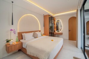 In-room safe, desk, laptop workspace, iron/ironing board