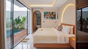 A modern bedroom with a large bed, a glass door leading to a pool, and a bathroom with a bathtub. - Nidya Villa Canggu (Canggu)