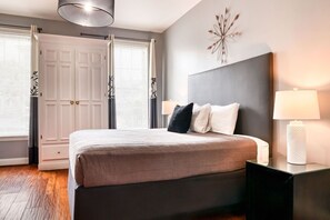 8 bedrooms, WiFi, bed sheets