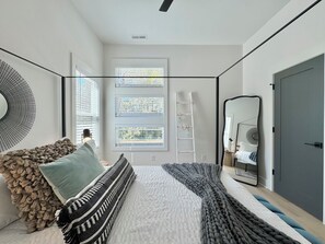 3 habitaciones, tabla de planchar con plancha, wifi y ropa de cama 
