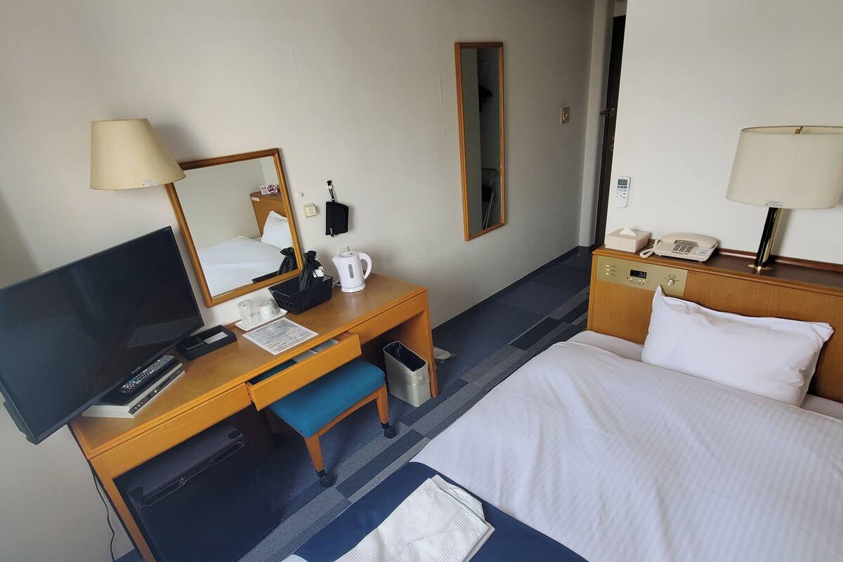 Standard Single Room, Non Smoking | Desk, laptop workspace, iron/ironing board, free WiFi