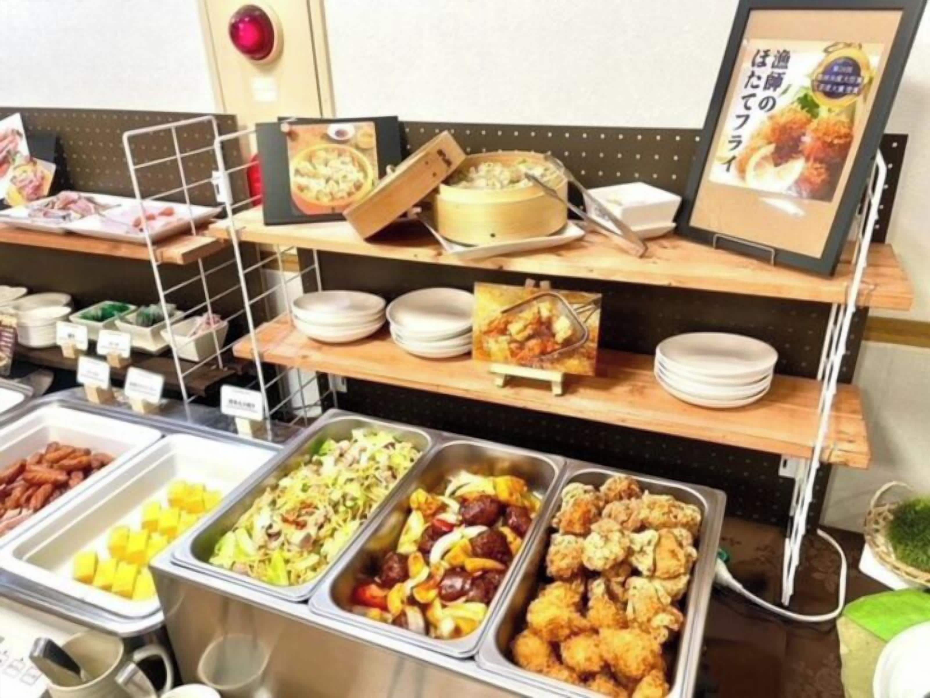 Daily buffet breakfast (JPY 1000 per person)