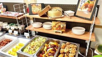 Daily buffet breakfast (JPY 1000 per person)
