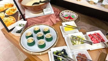 Daily buffet breakfast (JPY 1000 per person)
