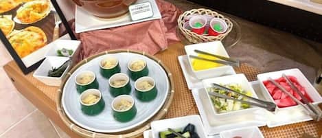 Petit déjeuner buffet (1000 JPY par personne)