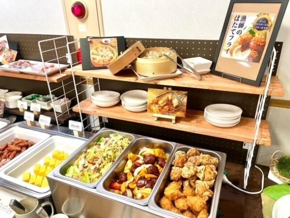 Daily buffet breakfast (JPY 1000 per person)