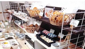 Daily buffet breakfast (JPY 1000 per person) - Aomori Green Park Hotel (Aomori)