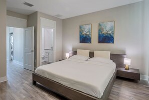 3 bedrooms, desk, iron/ironing board, travel cot - Luxury Beach Home N/POOL (Madeira Beach)