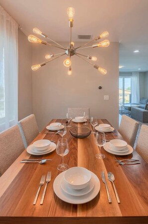 Dining - Luxury Beach Home N/POOL (Madeira Beach)