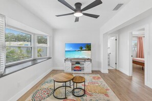 Interior - Chic Coastal Getaway (Largo)