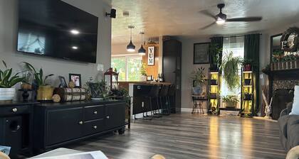 Only 3.3 miles from Ironman Raceway!