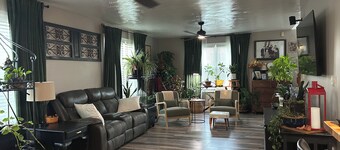 Only 3.3 miles from Ironman Raceway!