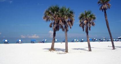 Mini-Golf 2/1 with Heated pool.