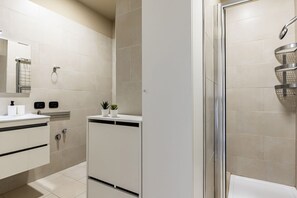 Dusche, Bidet, Handtücher