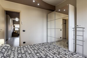 2 bedrooms, iron/ironing board