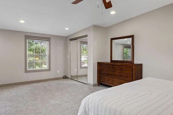 1 bedroom, WiFi, bed sheets - Charming 1-bedroom house in fabulous Florence Alabama (Florence)