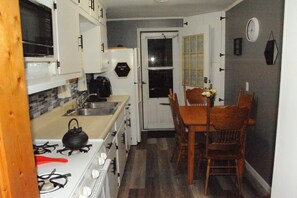 Private kitchen - Newly remodeled 3 bedroom home close to Saginaw Bay and River! (Bay City)