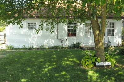Newly remodeled 3 bedroom home close to Saginaw Bay and River!