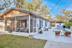 屋外ダイニングエリア