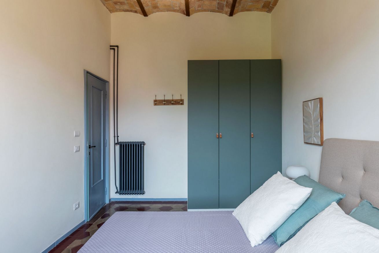 2 bedrooms, iron/ironing board