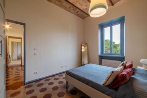 2 Schlafzimmer, Bügeleisen/Bügelbrett