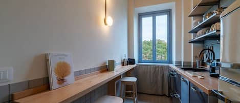 Kühlschrank, Mikrowelle, Geschirrspüler, Toaster