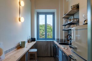 Fridge, microwave, dishwasher, toaster - GuestHost - Elegant Apartment Testaccio Roma (Rome)