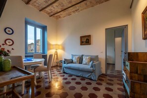 Living area - GuestHost - Elegant Apartment Testaccio Roma (Rome)