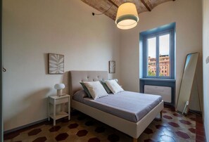 2 chambres, fer et planche à repasser