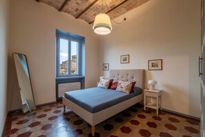 2 chambres, fer et planche à repasser