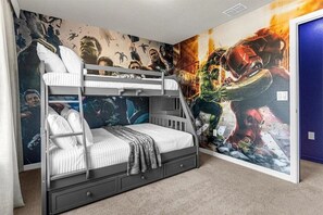 5 bedrooms, iron/ironing board, Internet, bed sheets - Windsor Island 5BR Villa w/ Pool & Arcade (Davenport)