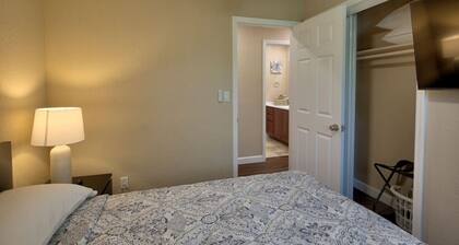 Sunny Escape-Heated Pool