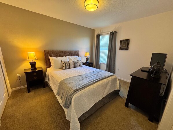4 bedrooms, iron/ironing board, Internet, bed sheets