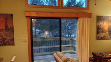 Smart-TV, Videospiele, DVD-Player, Tischfußball