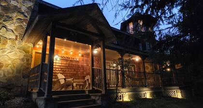 The Golden Eagle Vacation Rental, a 3 minute walk to Timberline Ski Slopes