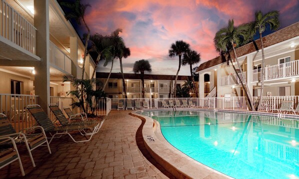 Outdoor pool, a heated pool