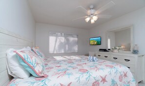 2 bedrooms, free WiFi, bed sheets - Nautilus 214 by Nautilus Vacations-Beachfront Complex, Heated Pool, Racket Court (Holmes Beach)