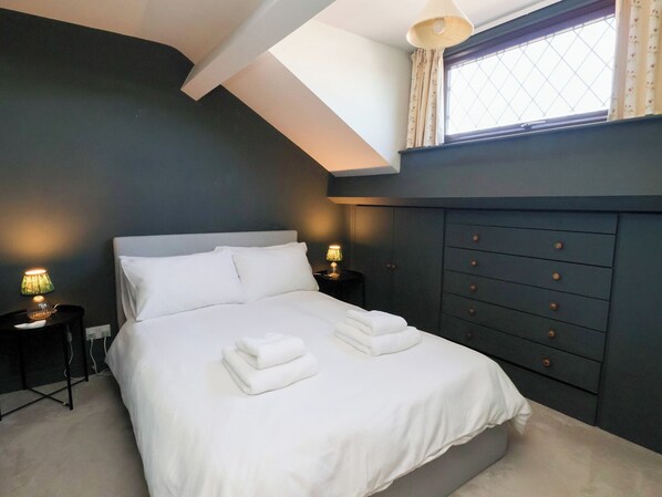 2 quartos, individualmente decorados, individualmente mobiliados