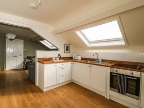 Cookware/dishes/utensils