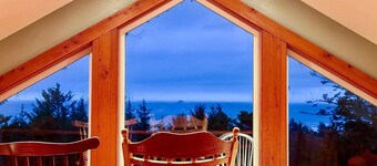 Whimsy by the Sea - House in Port Orford, OR