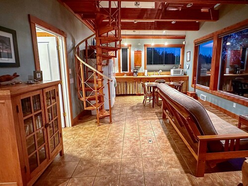 Whimsy by the Sea - House in Port Orford, OR