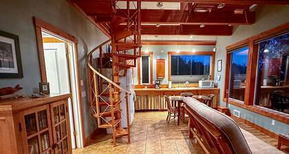 Whimsy by the Sea - House in Port Orford, OR