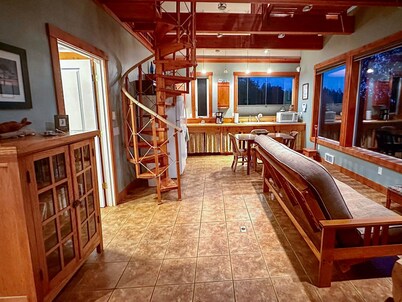 Whimsy by the Sea - House in Port Orford, OR