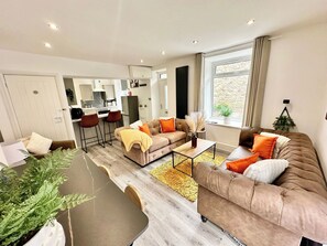 TV - Brecon Beacons Cottage with Cinema Room, Sleeps 5 (Brecon Beacons)