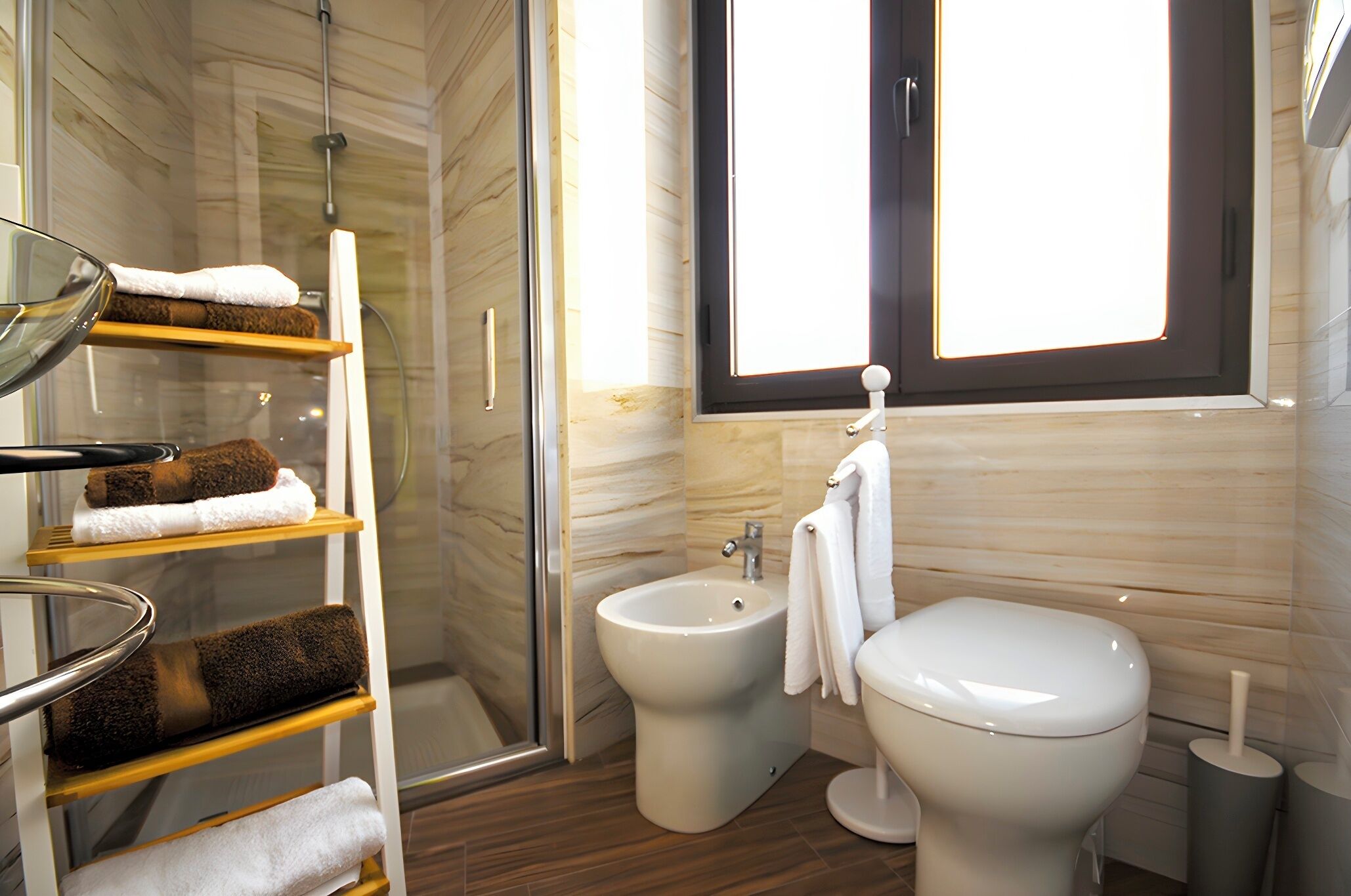Dusche, Haartrockner, Bidet, Handtücher