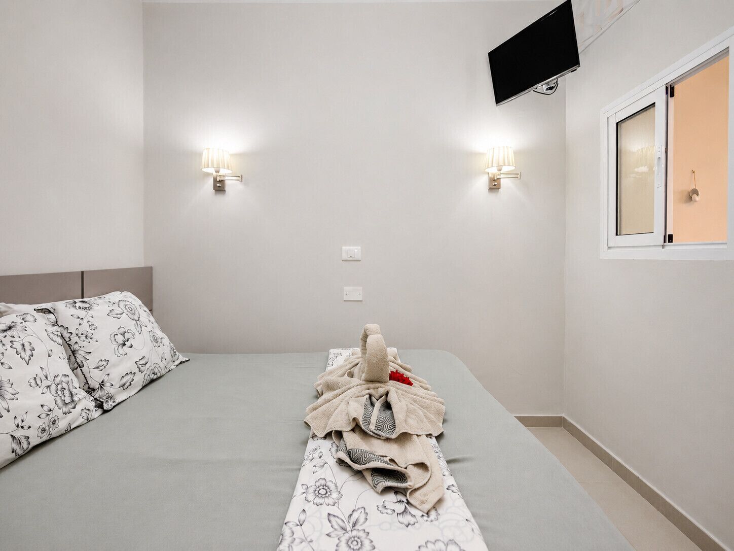 1 bedroom, iron/ironing board, WiFi (free), bed sheets