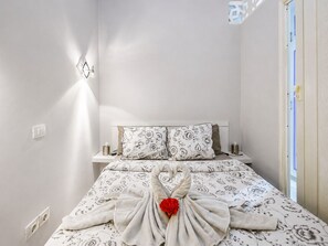 1 bedroom, iron/ironing board, WiFi (free), bed sheets